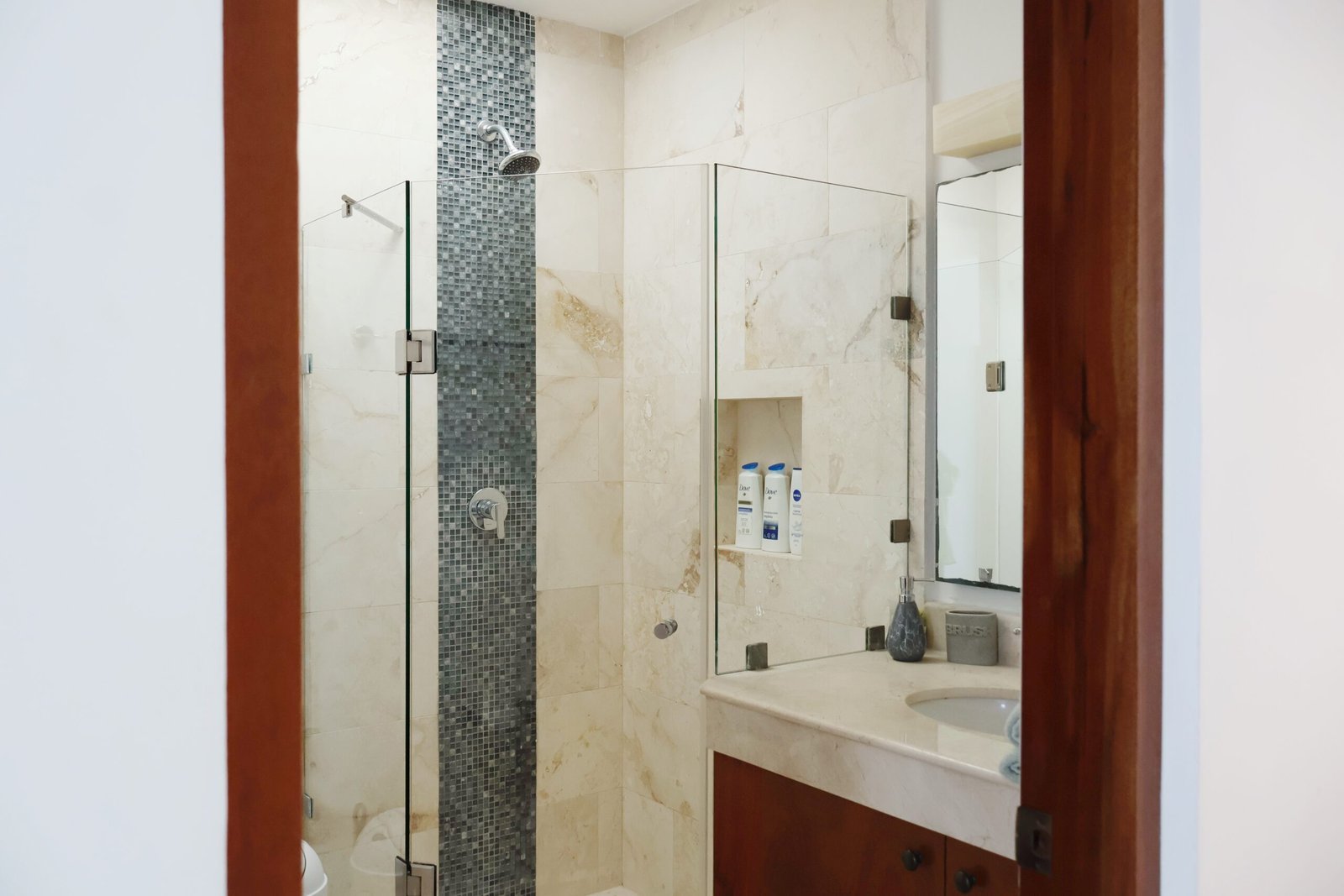 King Suite ensuite bathroom