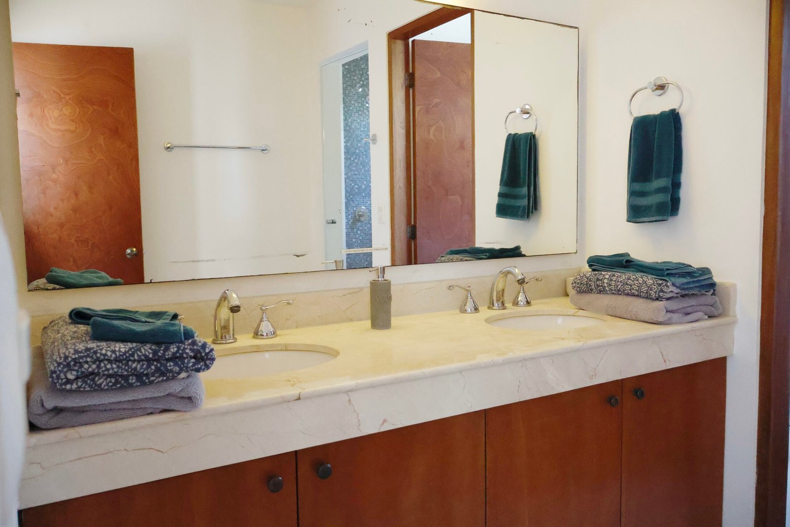 Balcony King Suite ensuite bathroom