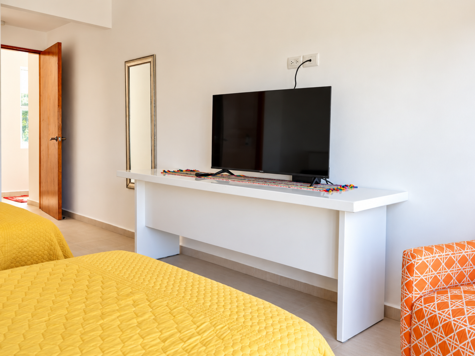 Two twin beds in Bedroom 4 at Casa Sienna Lia